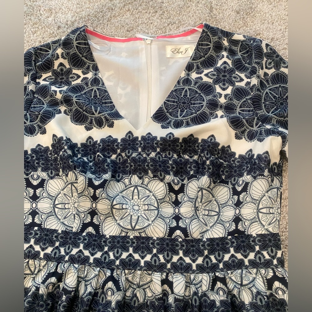 NWT Eliza J Bell Sleeve Dress in blue and white, size 6 - Picture 3 of 6